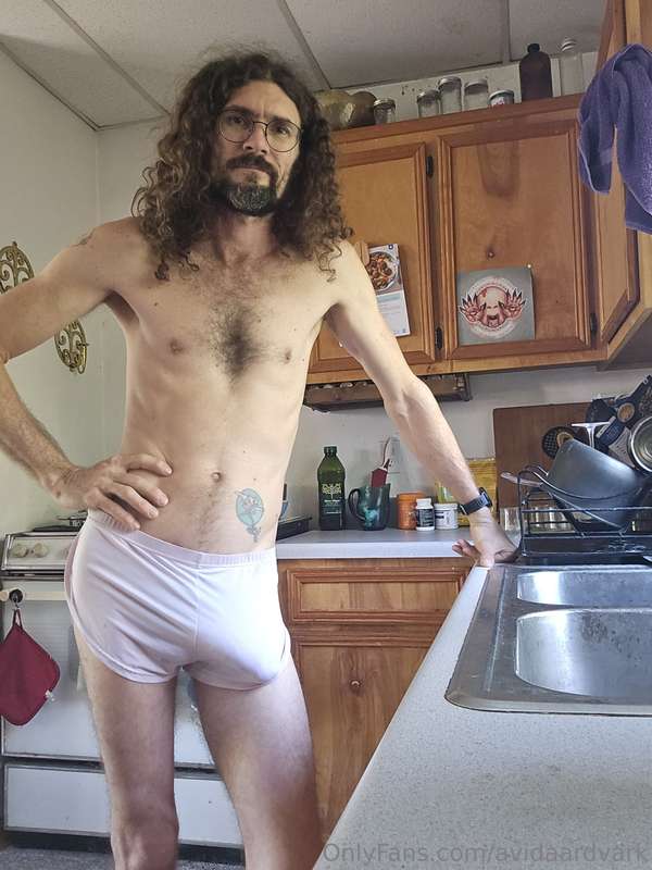 avidaardvark - Tidying up dishes and having a shower before leaving for the..