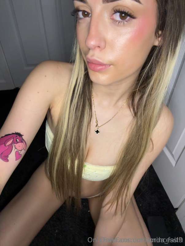 miranda_faith - Follow my sexy blonde bestie @leahgraceex She just TURNED 18..
