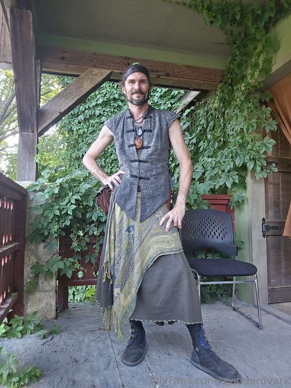 avidaardvark - Today's fit on a hot and breezy day. Then back in the yurt, ..