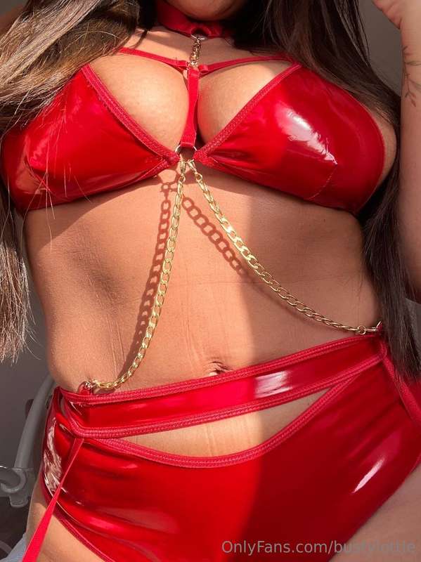 bustylottie - It’s the weekend babe 😍
