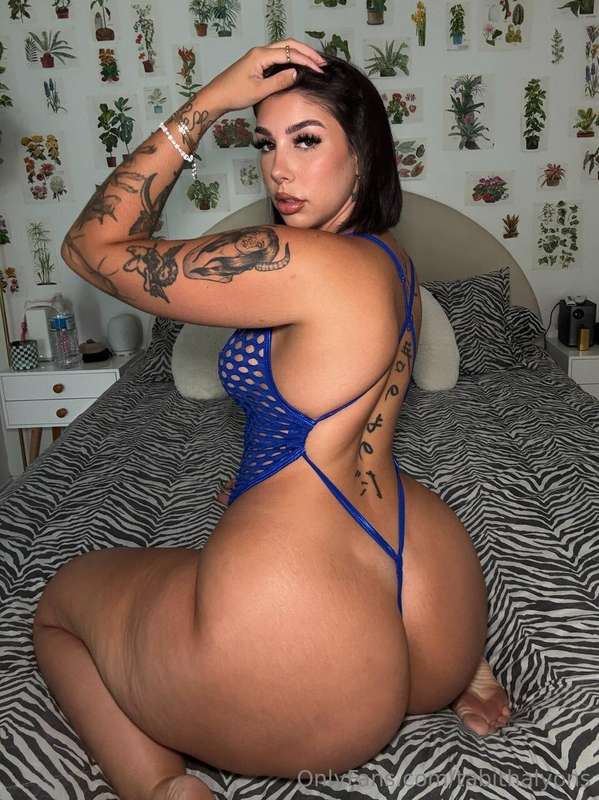 tabithalyons - @scarlettrayxo the Aussie bombshell with a backside that bre..