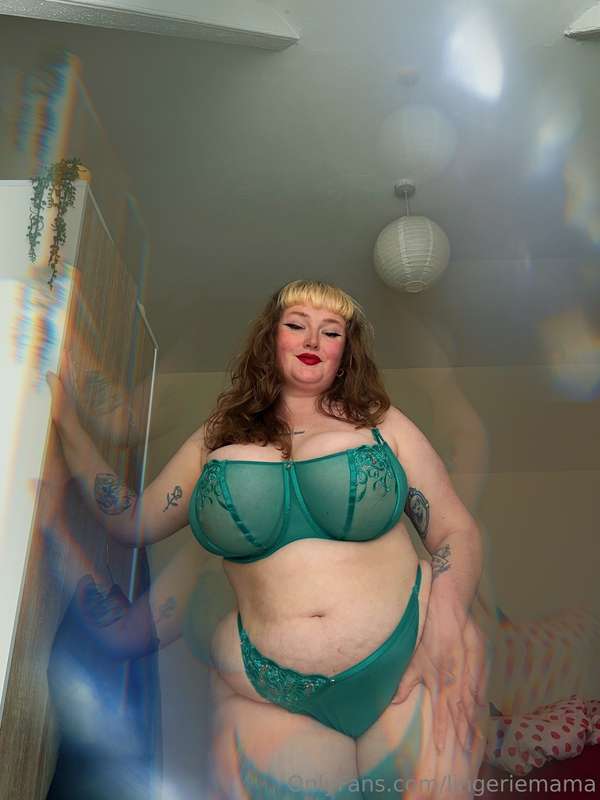 lingeriemama - do we like this green set? 💚