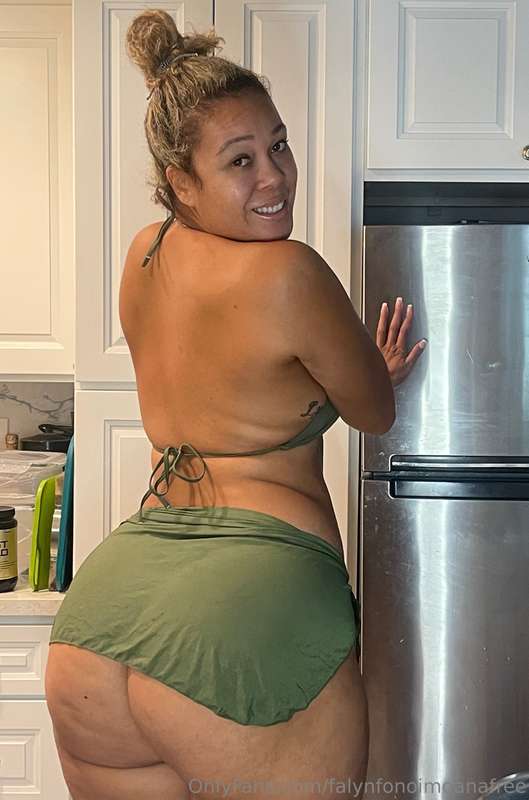 falynfonoimoanafree - Just me, my curves, and a little kitchen mischief 😘🍴