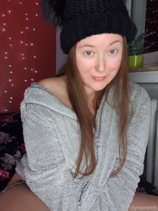 I just sent out some dildo playing pics I took tonight for t.. 2