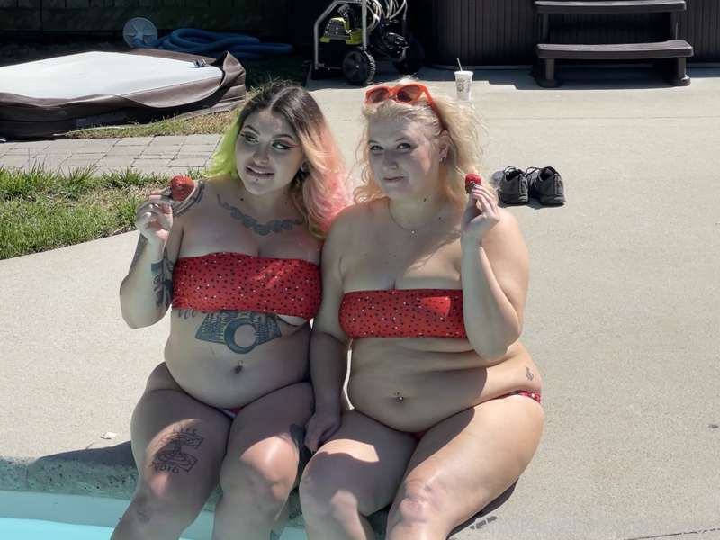 which pictures are your fave? Go subscribe to @thatoneamy31 .. 2