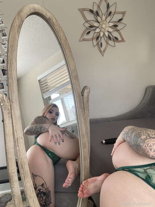 Grabbed the mirror for extra spice 😆 31