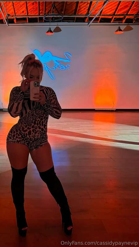 Just double tap 🍑🧡