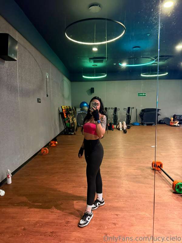 Working out on Sundays is the best 💪🏼🥵 1