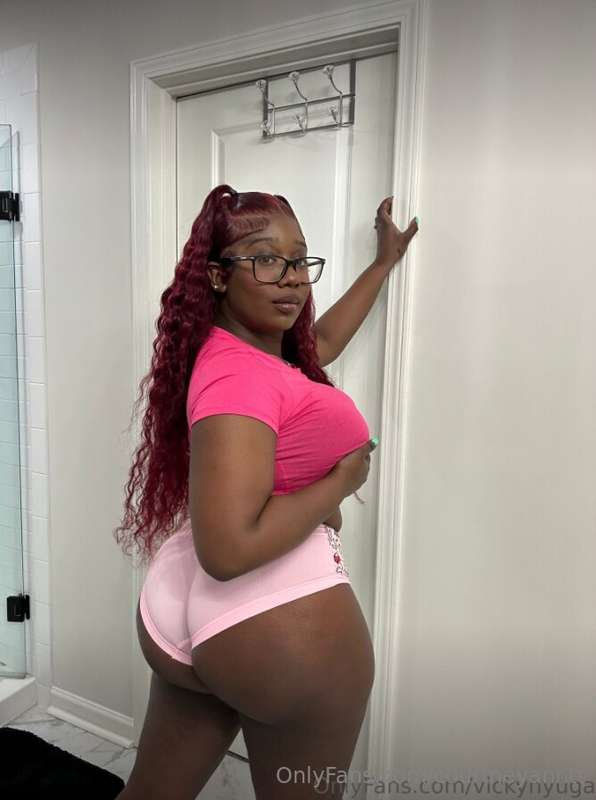 Calling all the thick and juicy lovers! 🍐🍈 I have a special .. 1
