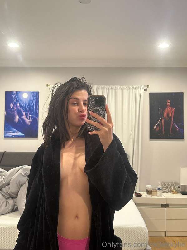 Ready to make you cum before bed tonight😈