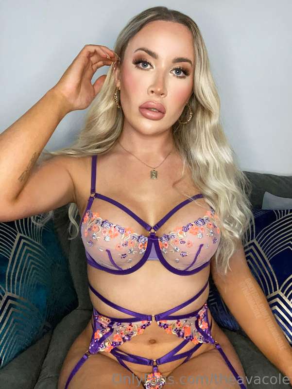 Do you like me as a blonde? 👱🏻‍♀️ Or are you feeling the red..