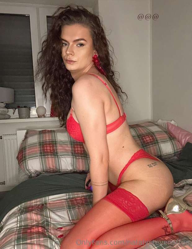 ## @ritzytrans 🏳️‍🌈🏳️‍⚧️ 𝒊𝒔 𝒂 𝒃𝒆𝒂𝒖𝒕𝒊𝒇𝒖𝒍 𝑻𝒔 𝒒𝒖𝒆𝒆𝒏 𝒘𝒊𝒕𝒉 𝒉𝒊𝒈𝒉 𝒔..