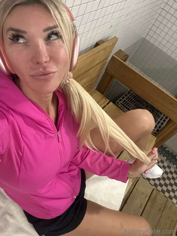 I wanna pop into your 3 am thoughts.🥰😋