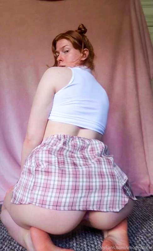Think this skirt might be a little short? 😉👀