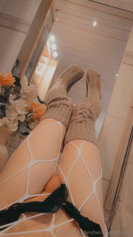 Wyd with my femboy thighs? 👉👈 Using them as a pillow or thig.. 1