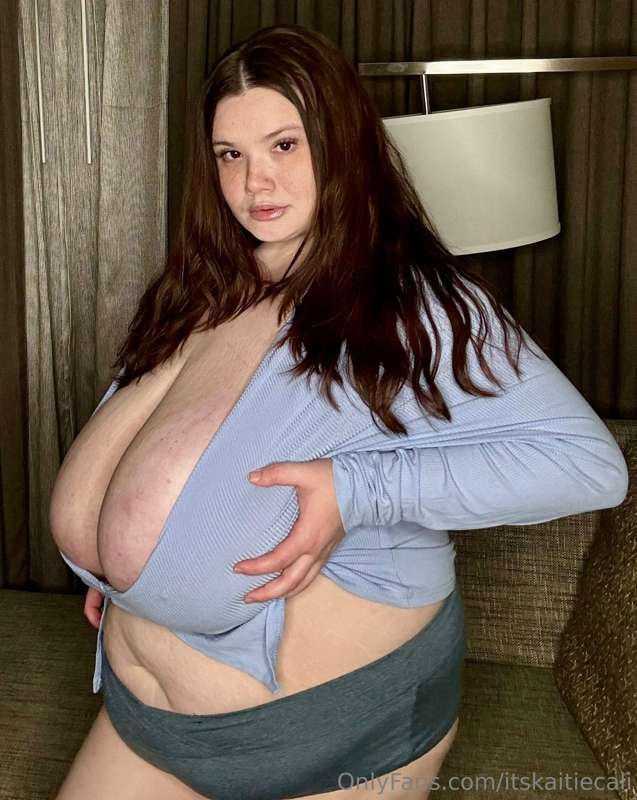Wonder how many hands it takes to cover one boob🥰