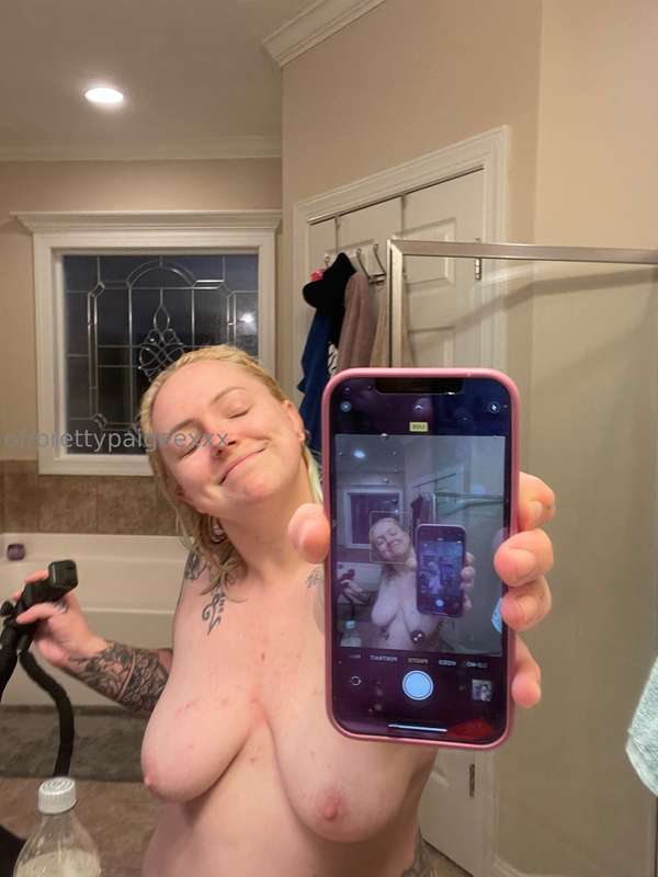 I squirt all over my phone earlier 🫣