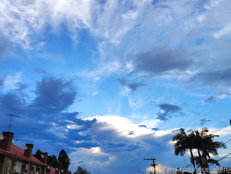 I love the shades of blue