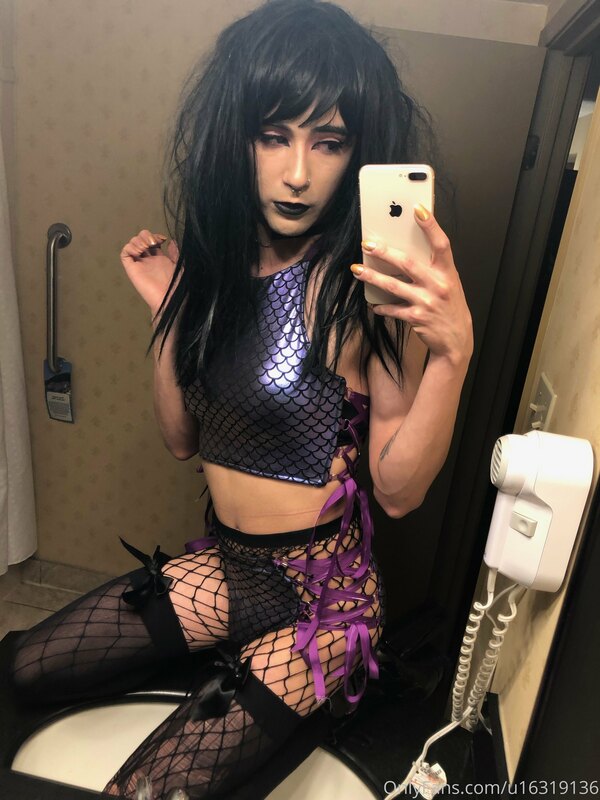 Would u fuck my face in this outfit? (i'm posting a buuuunch.. 1