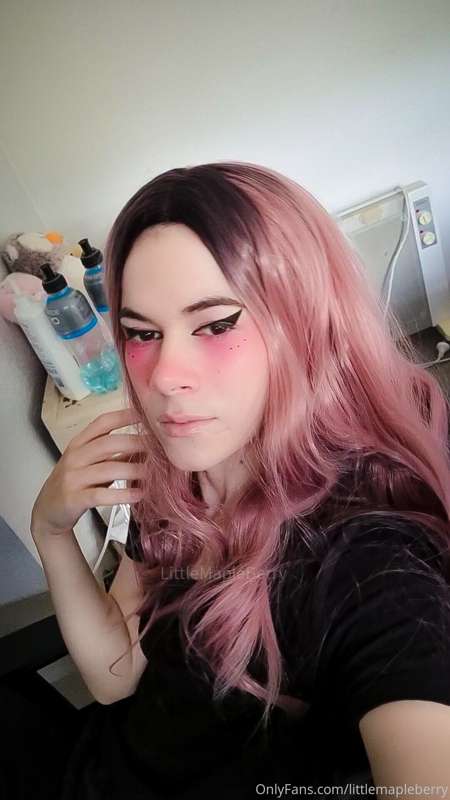 Boo! Did I scare u?😳 

I have a pink wig too, but I don't li..