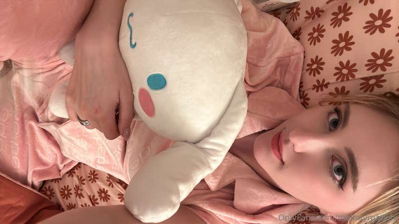 Can’t sleep 🥹💖 3