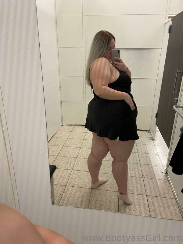 Play with me a little..hit me up! 🍑😈❤️ 3