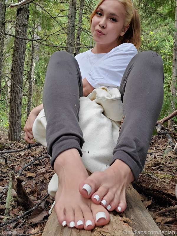 Love nature love life ♡🤪 best place to be naked imo 3