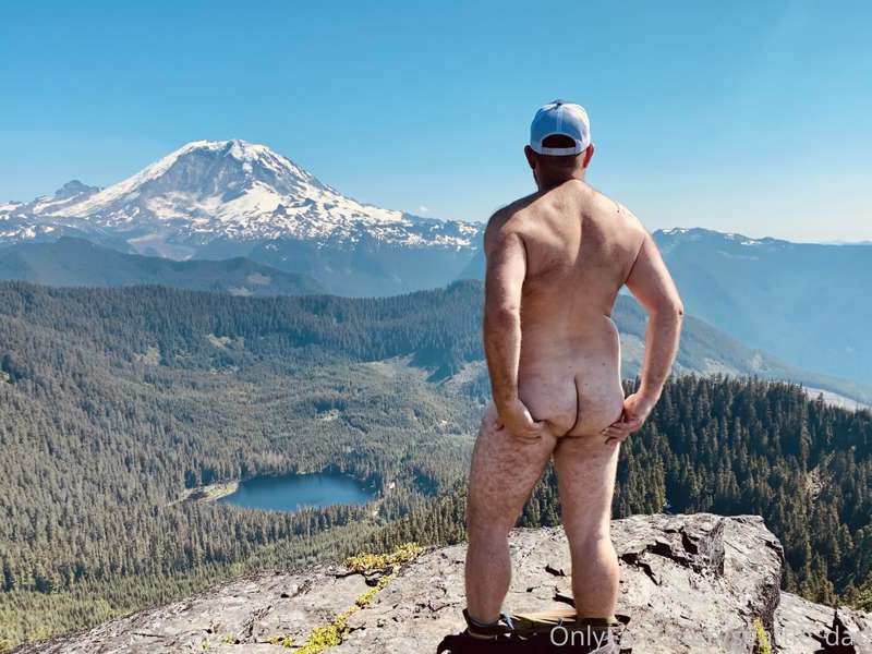 Love hiking naked.  🐻😈🏔 2