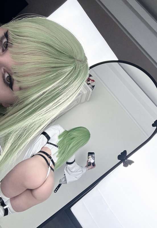 Babe, wake up, the first #fatbootyfriday goodie is here!~(se..