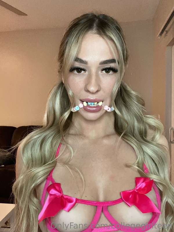 I want your dick down my throat daddy🍆🤤