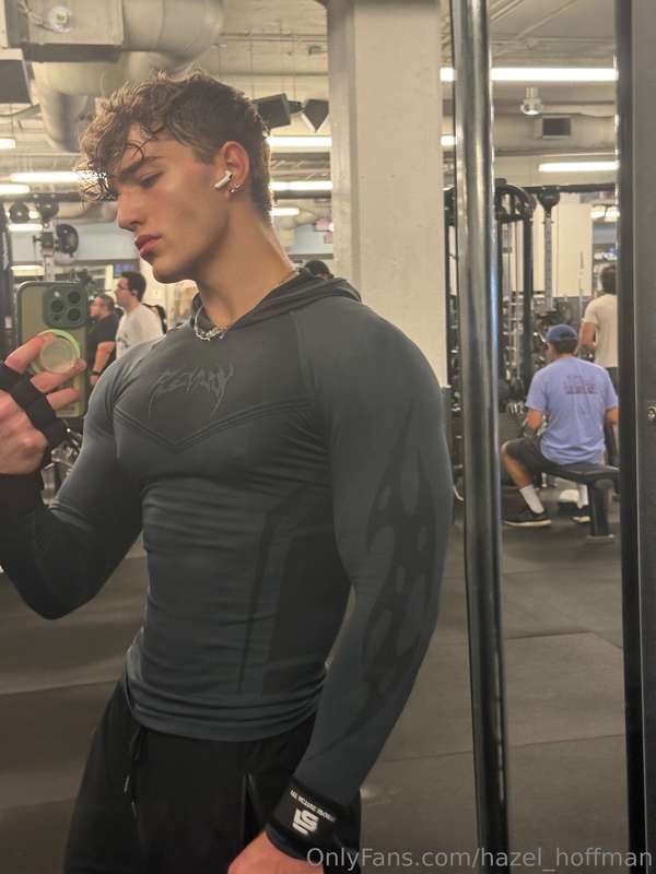 Does anyone else get horny at the gym? Because I’m getting h..