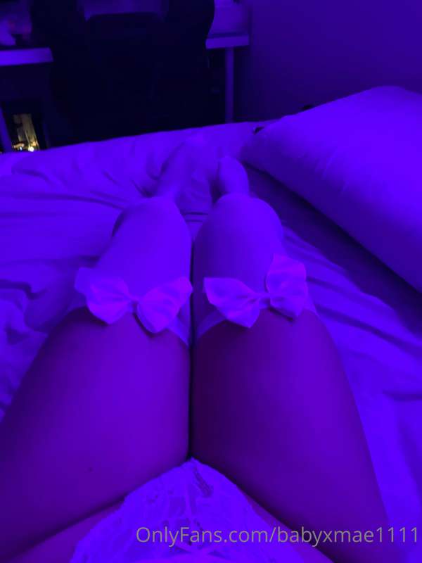 heres a bunch of thigh pics id send u while u play games 6