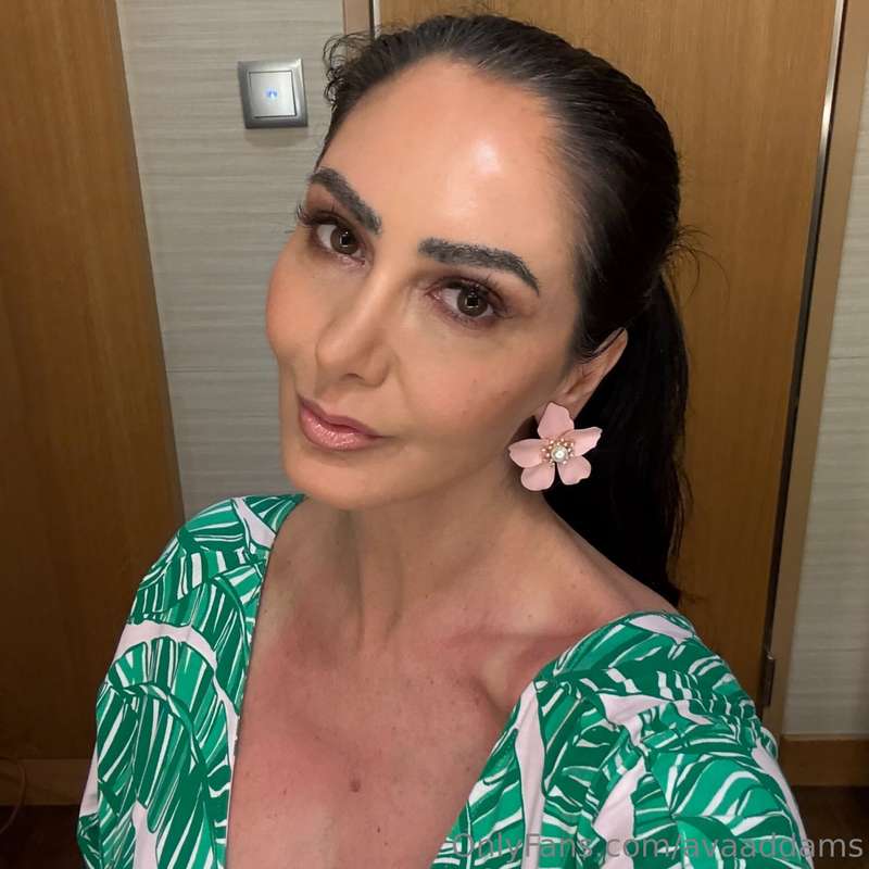 I love a theme night! How do I look? 💋 1