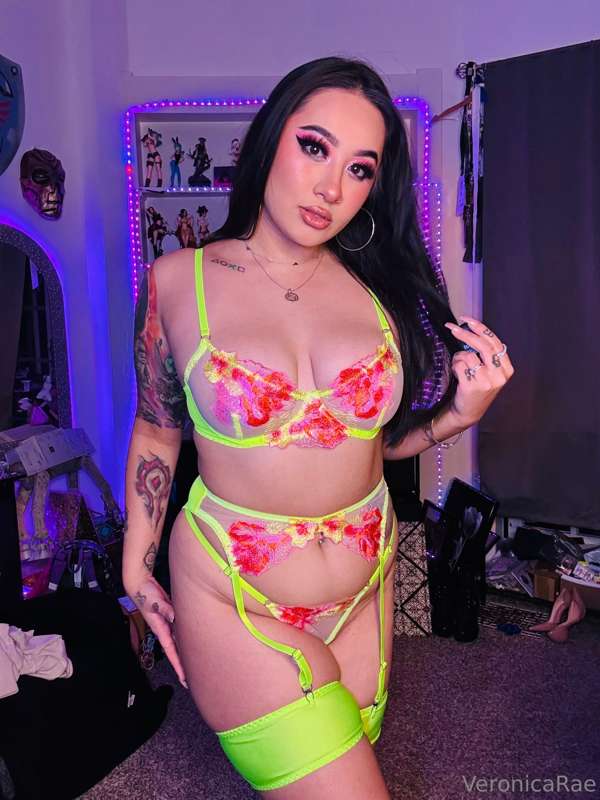 neon dreamzzzz set 💚🩷Pick your favorite photo from the set! .. 14