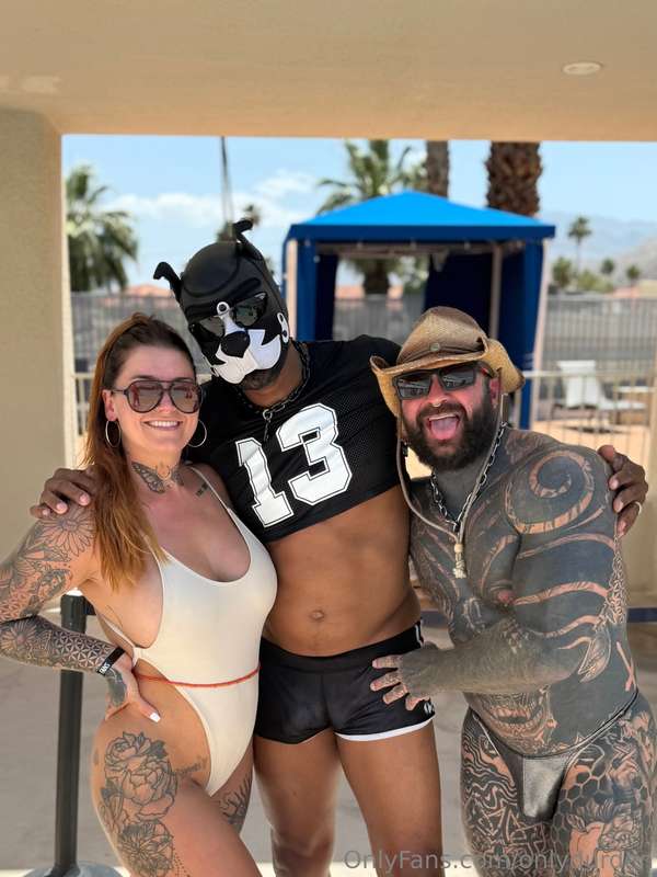 Having a blast in Palm Springs today 🌴 @doggoraeko @joey_tim.. 2