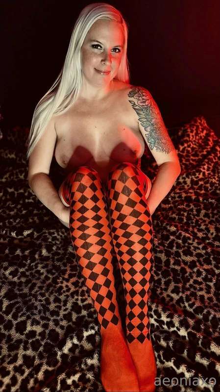 **Good morning &** ***Happy Thigh High Thursday!*** 👄 4