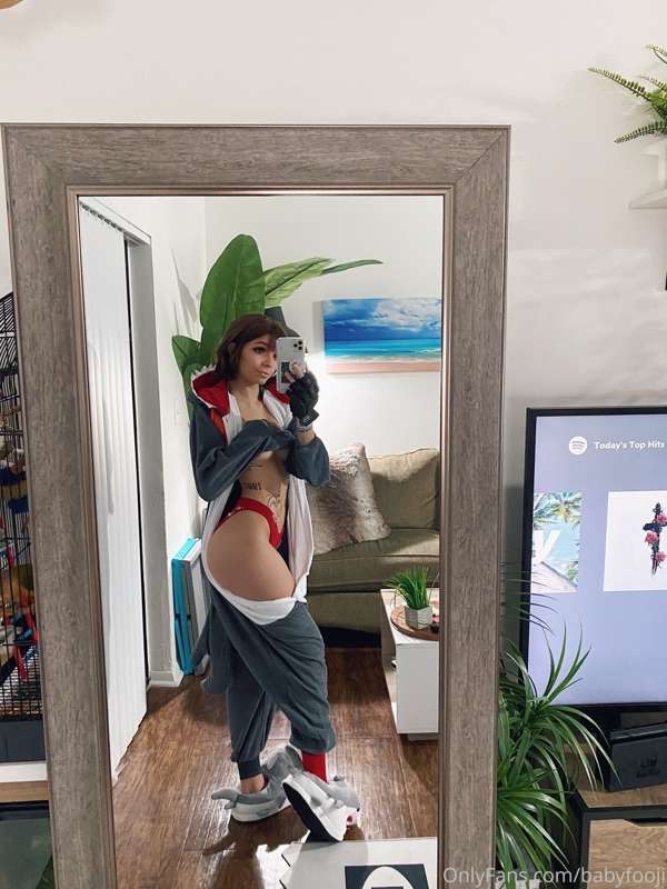 I didn’t do a full set on the shark look but of course I fla.. 15
