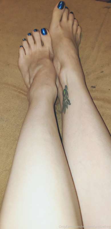 Playing with my feet today 😌 😋  If you could eat my candies,..