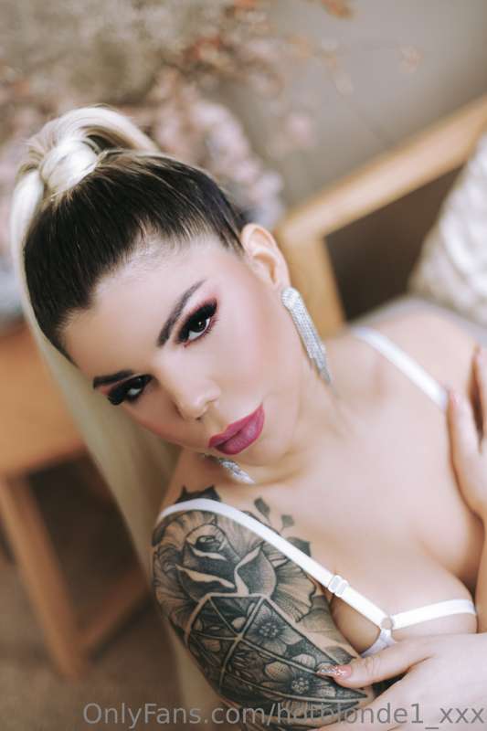 Hotblonde1_Xxx - Onlyfans - 02 Aug, 2023