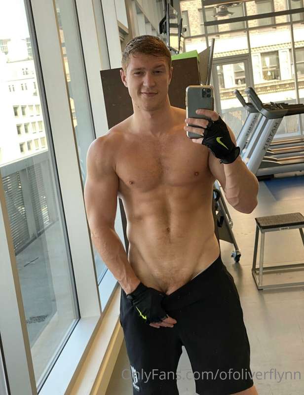cum and say hi to me in the dms 👋🏻
