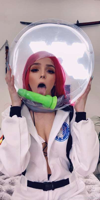 Gunna start uploading the pics from the astronaut set while .. 9