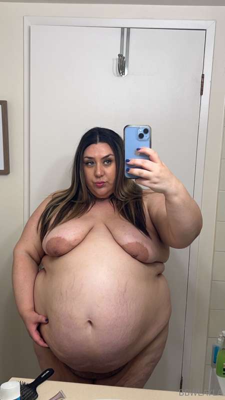 New mirror nudes of my growing fat body 🤭 6