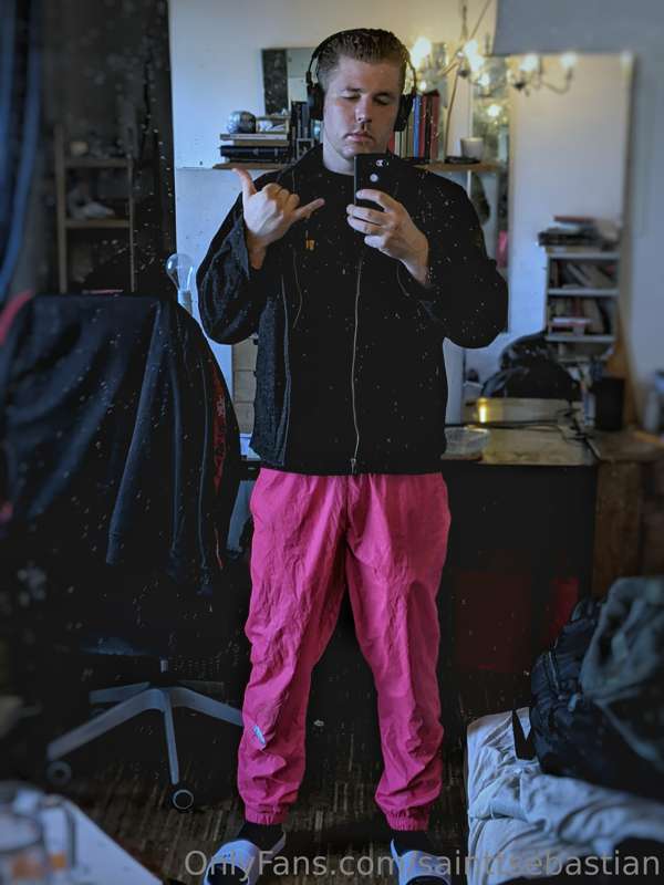 A self portrait in three parts and additional fit check. How.. 4