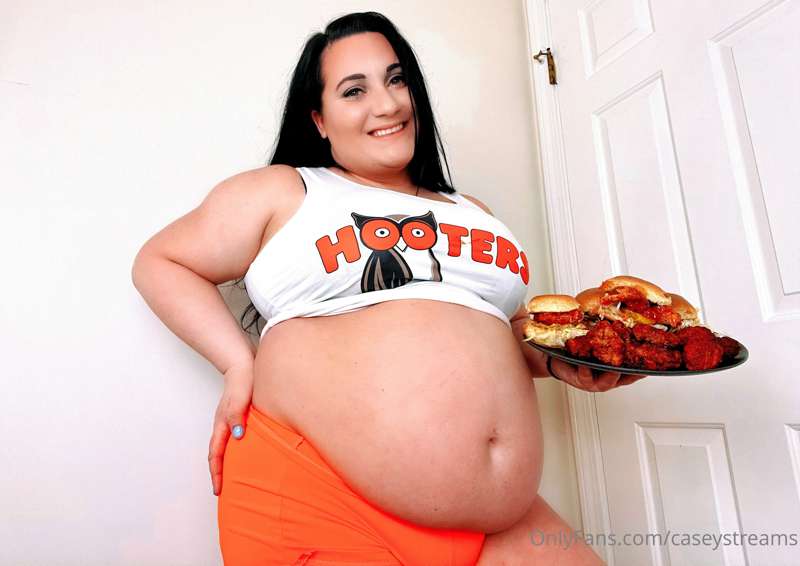 ***Super Bowl Super Stuffing @ Hooters*** 🧡🍗 Role plaaay! It..