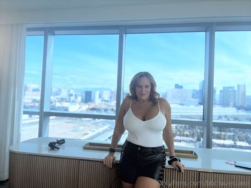 Still in Vegas serving up happiness, ass and orgasms! 