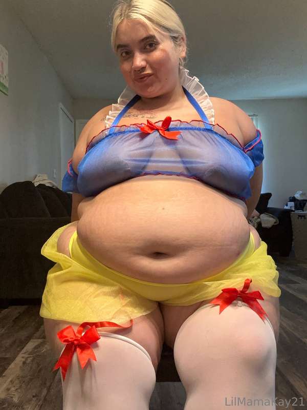 Snow white appears to have been a little too full after comp.. 14
