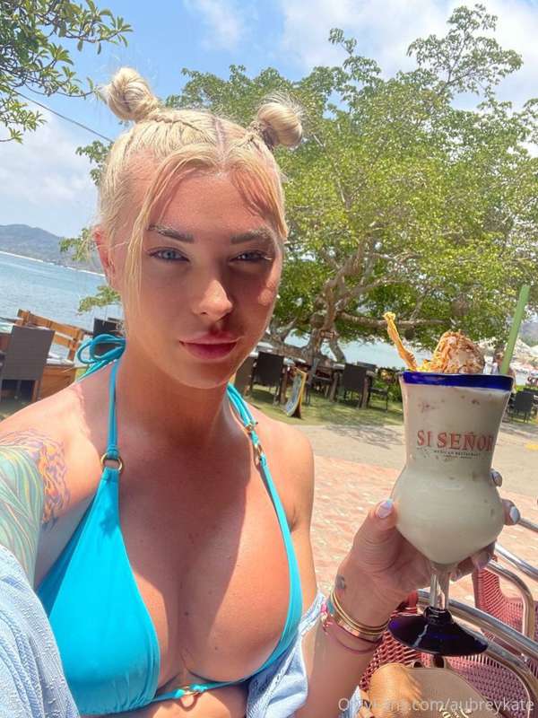 It’s Thursday!! I’ve been having so much fun in Mexico 😋 are..
