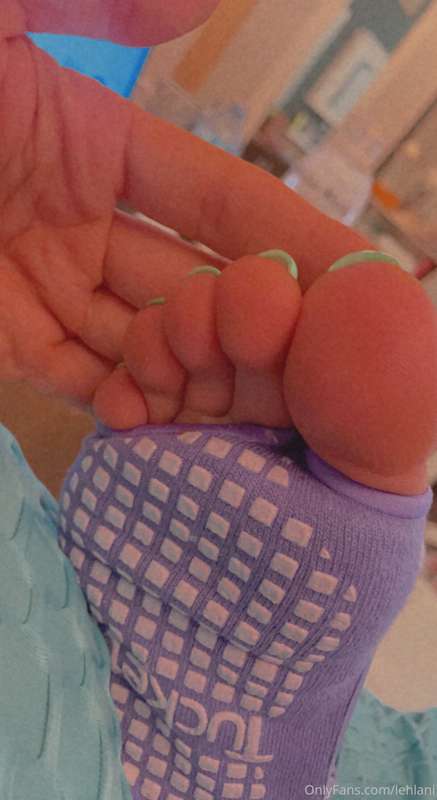 Thank u DB for getting these off my wish list 😋 me & my toes.. 6