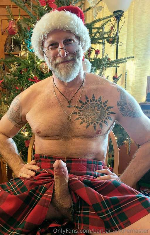 You saw mommy kissing Santa Claus. Do you want to kiss him, .. 6