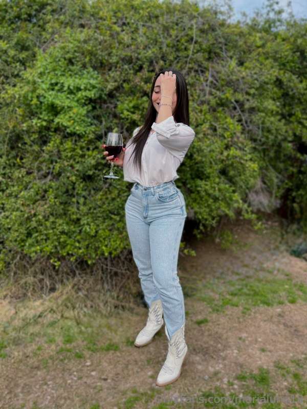 Wine while the sun is out, wine not? 🤭 haha!